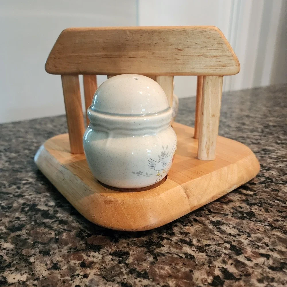 Vintage International China Marmalade Goose Salt Pepper Shaker Napkin Holder Set